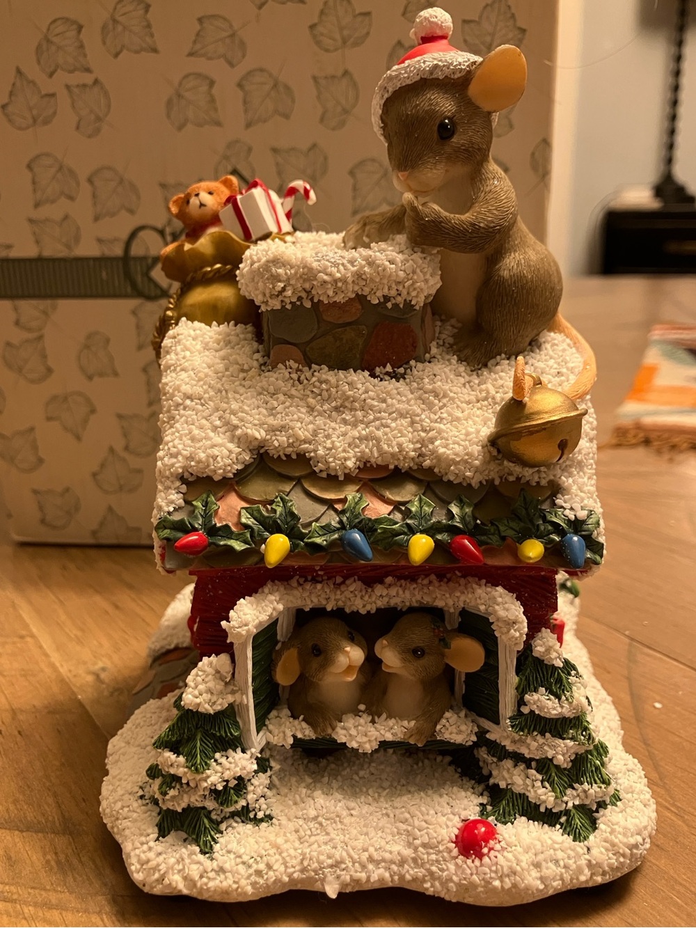 Charming Tails “Here Comes Santa Claus” Musical Cuteness